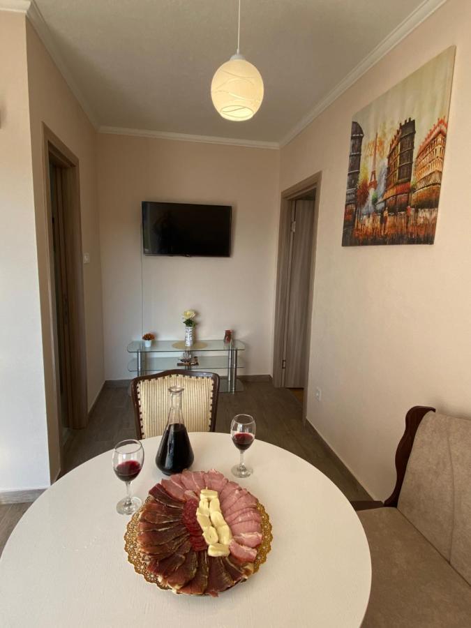 Apartment Lorena Kotor Bagian luar foto