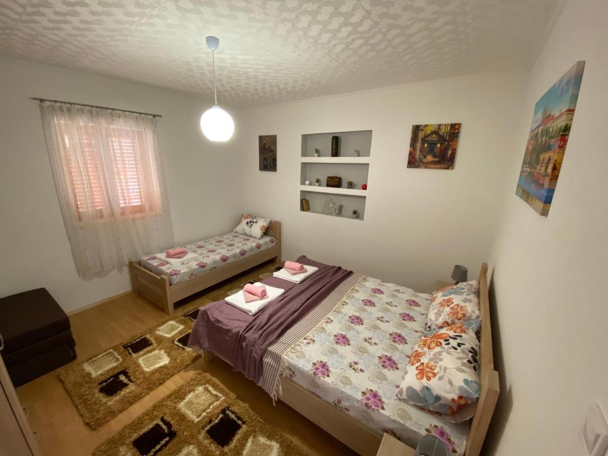 Apartment Lorena Kotor Bagian luar foto