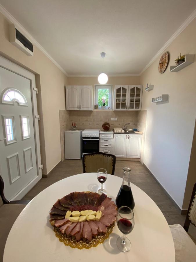 Apartment Lorena Kotor Bagian luar foto